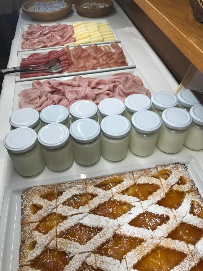 Garni La Vara Корвара ин Бадия Екстериор снимка