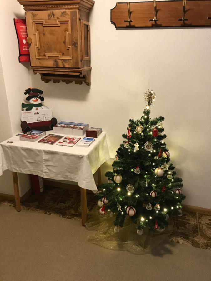 Garni La Vara Корвара ин Бадия Екстериор снимка